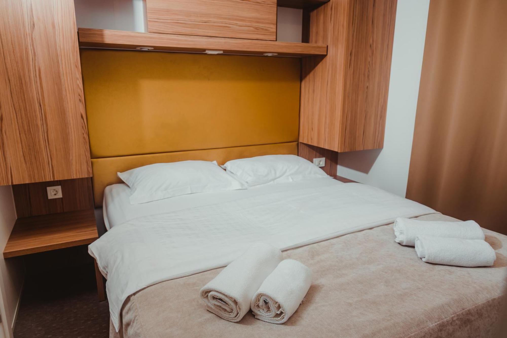 Poseidon Mobile Home Resort Makarska Eksteriør billede